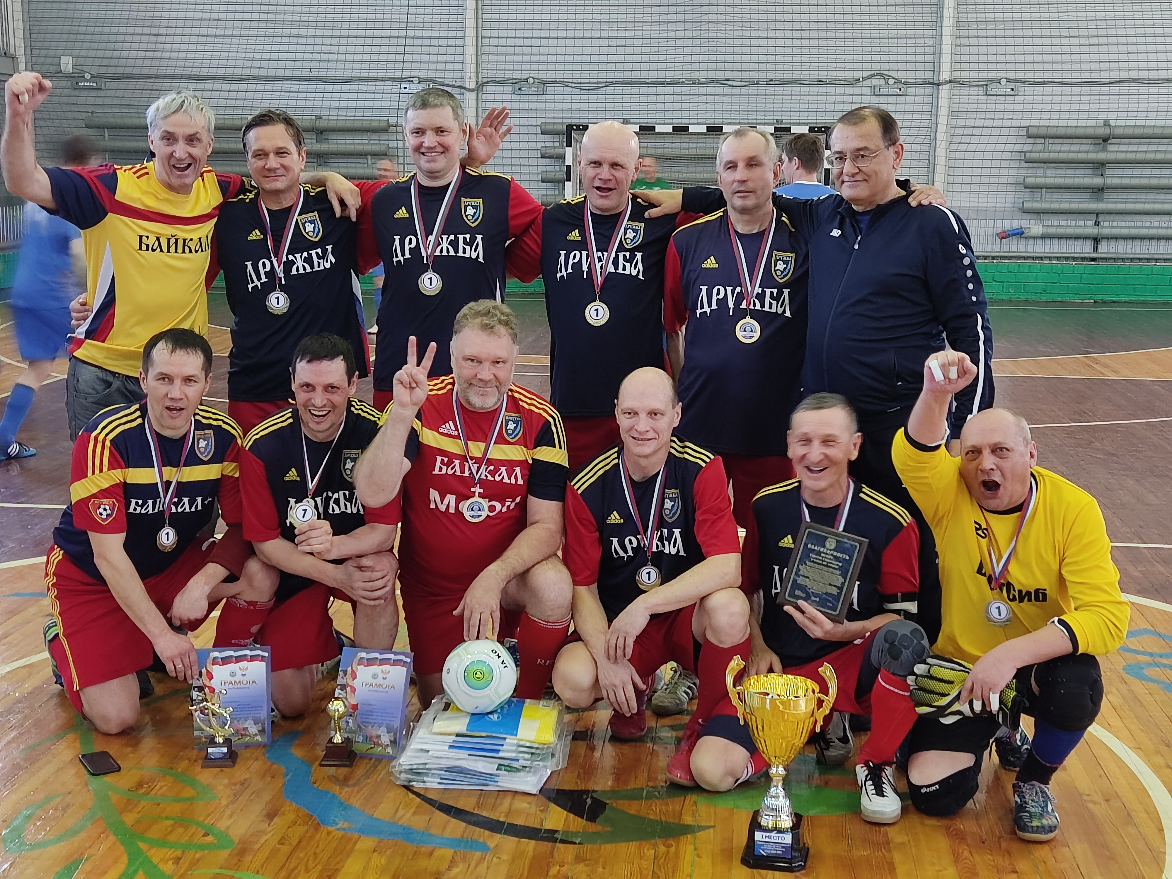 Чемпионом по мини-футболу среди команд ветеранов 45+ стала МФК «БАЙКАЛ+МОБИЛ» г. Иркутск